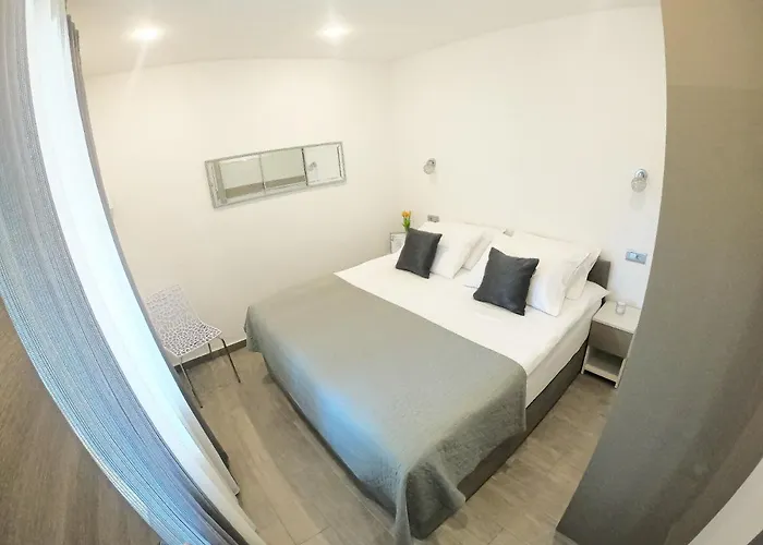 Apartament Stela - Private Terrace & Parking Zadar