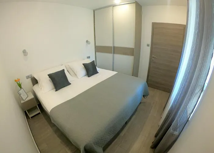 Stela - Private Terrace & Parking Apartament *