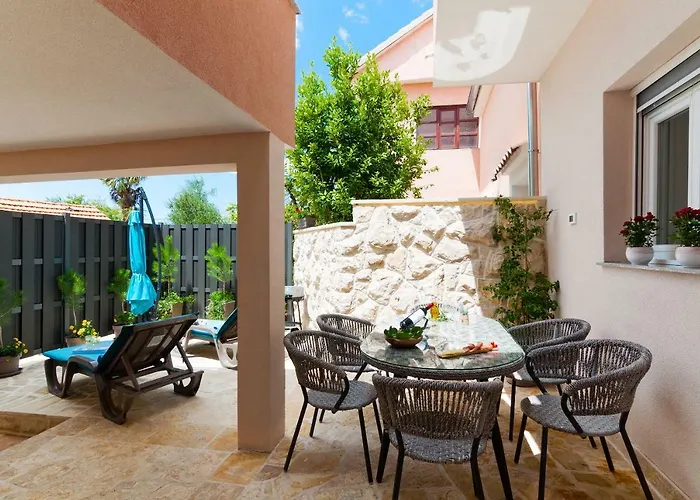 Stela - Private Terrace & Parking Apartament Zadar