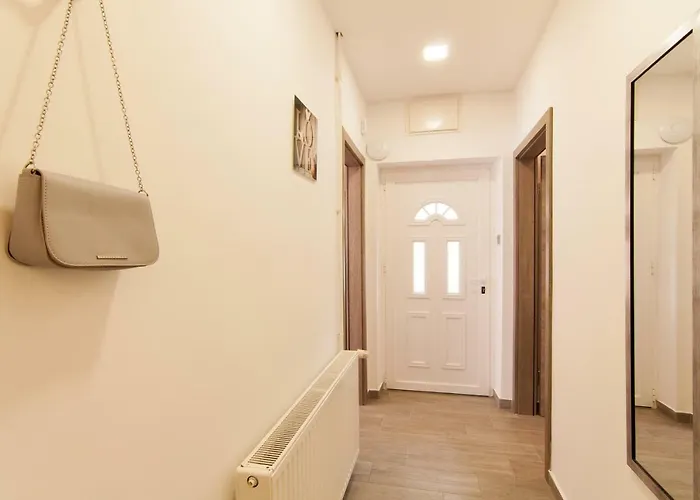 Stela - Private Terrace & Parking Apartament *