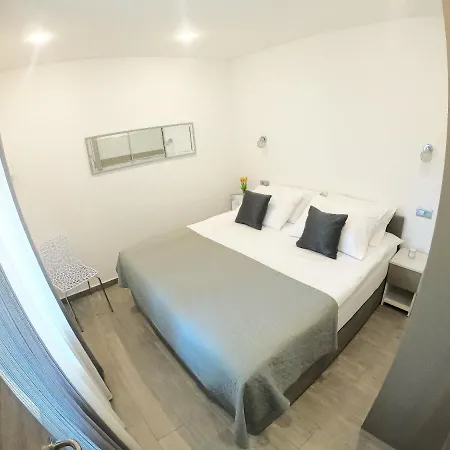 Appartement Stela - Private Terrace & Parking Zadar