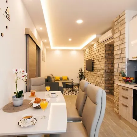 Stela - Private Terrace & Parking זאדאר